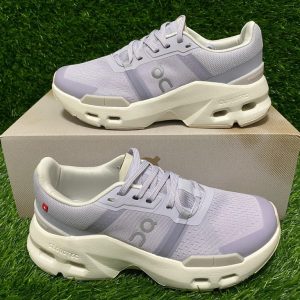 tenis on cloud lila con blanco