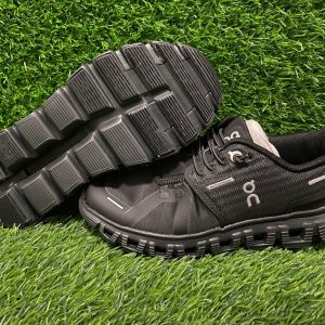 tenis on cloud negra total