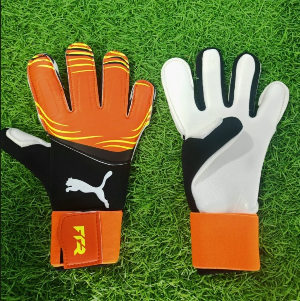 guantes pumas naranja con negro